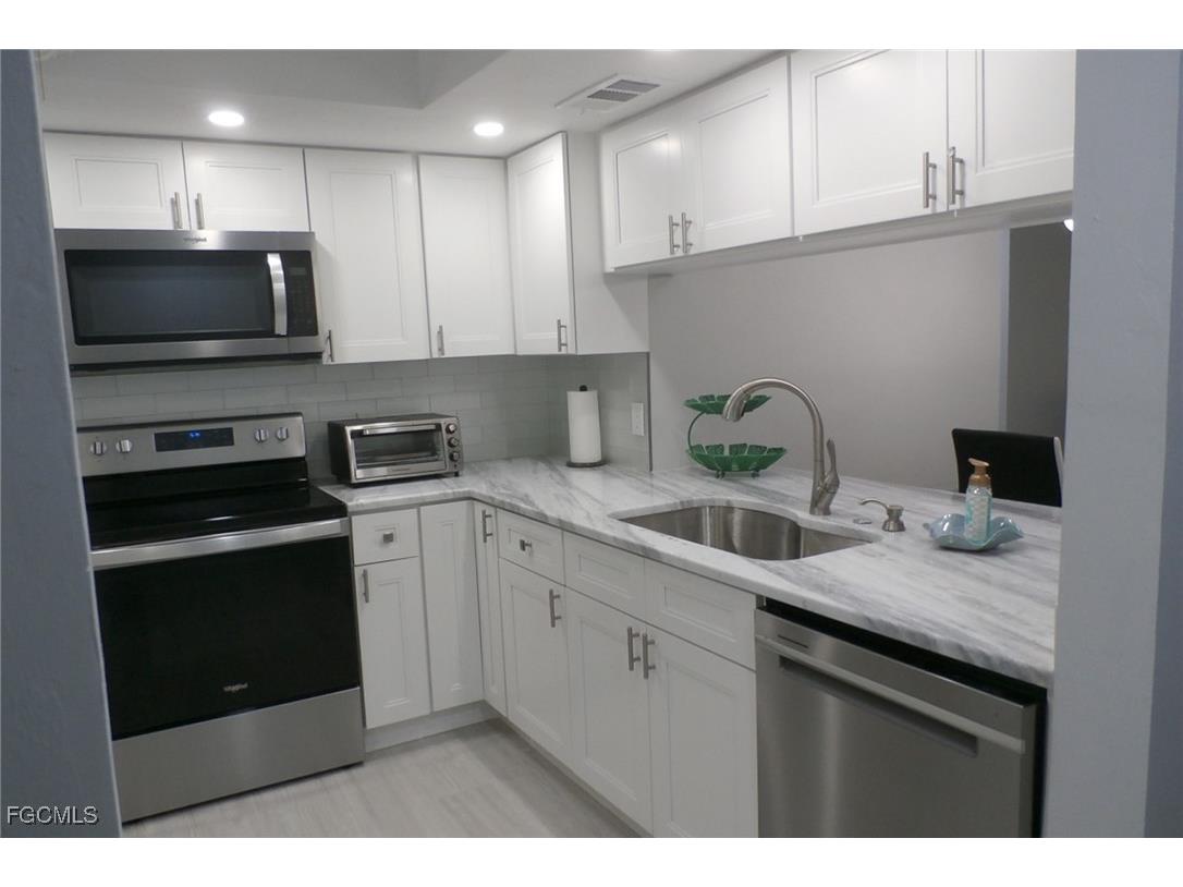 11110 Caravel Circle #101 Fort Myers FL 33908 2025000366 image7