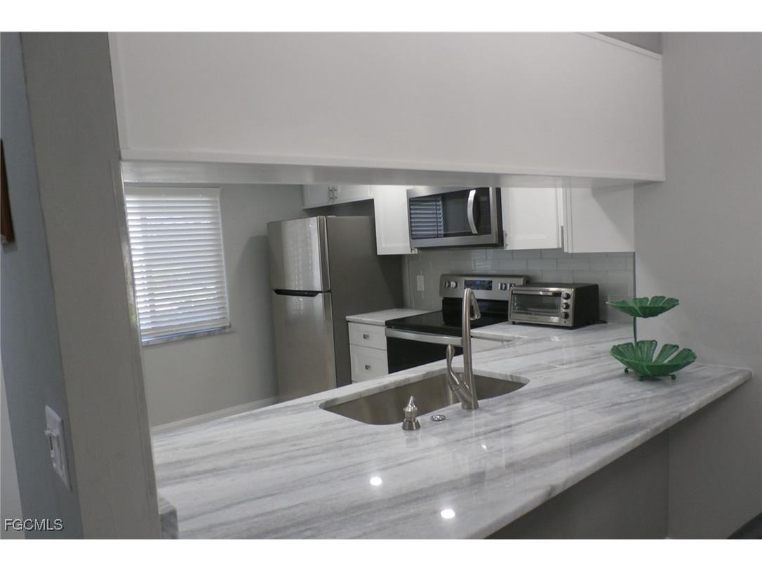 11110 Caravel Circle #101 Fort Myers FL 33908 2025000366 image8