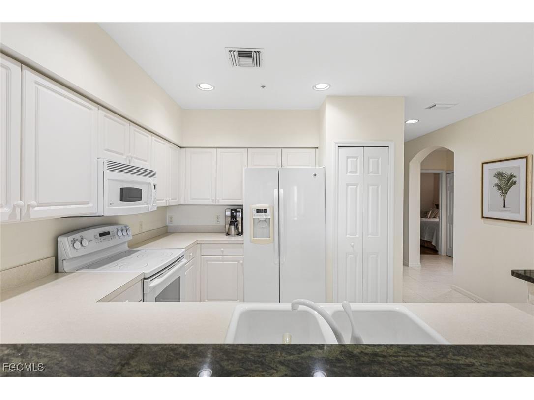 11110 Harbour Yacht Court #33B Fort Myers FL 33908 2025012331 image12