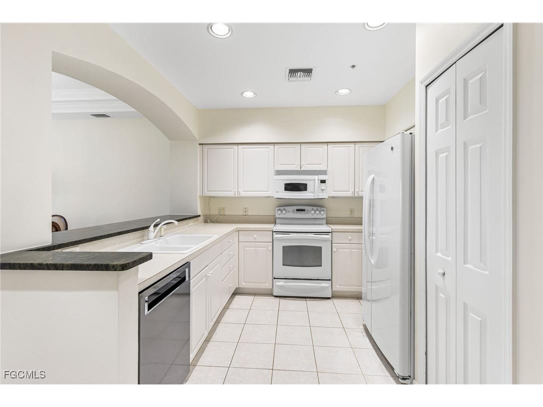 11110 Harbour Yacht Court #33B Fort Myers FL 33908 2025012331 image13