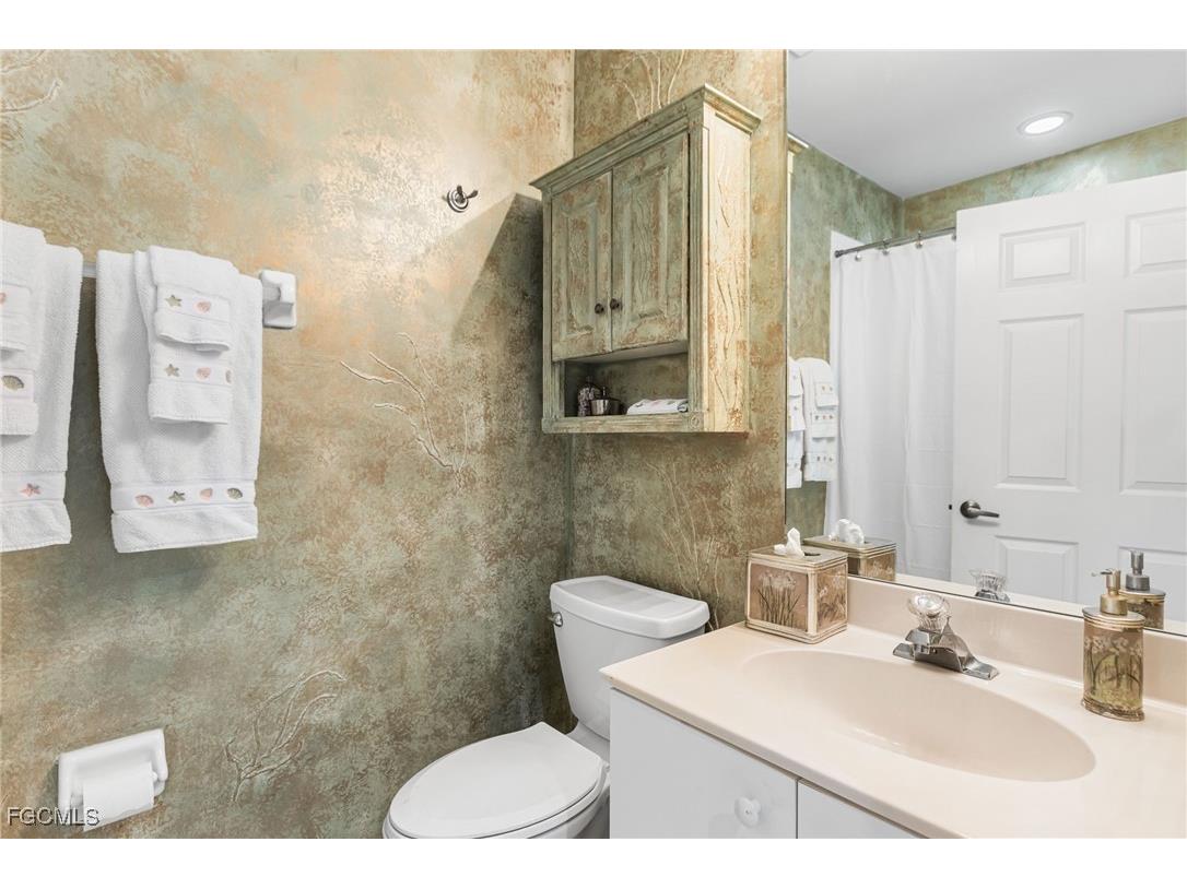 11110 Harbour Yacht Court #33B Fort Myers FL 33908 2025012331 image26