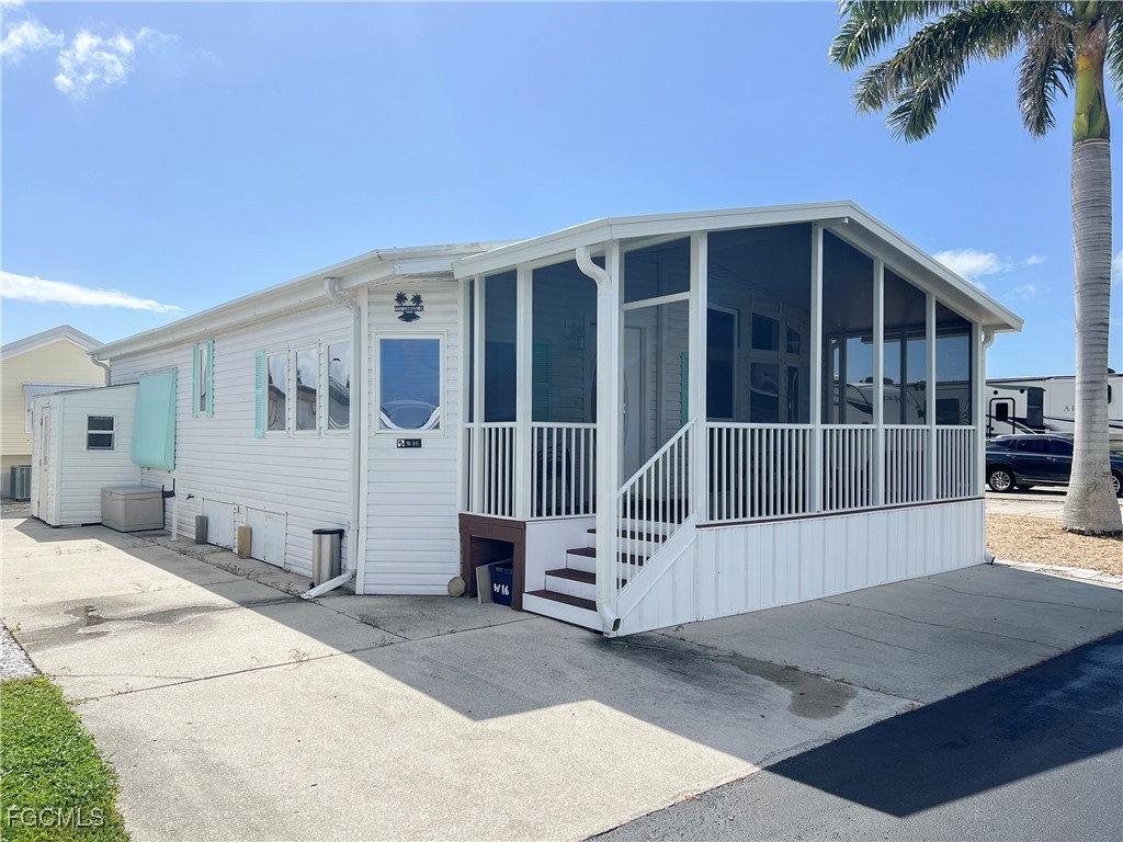 11117 Stardust Drive Fort Myers FL 33908 2025016985 image1