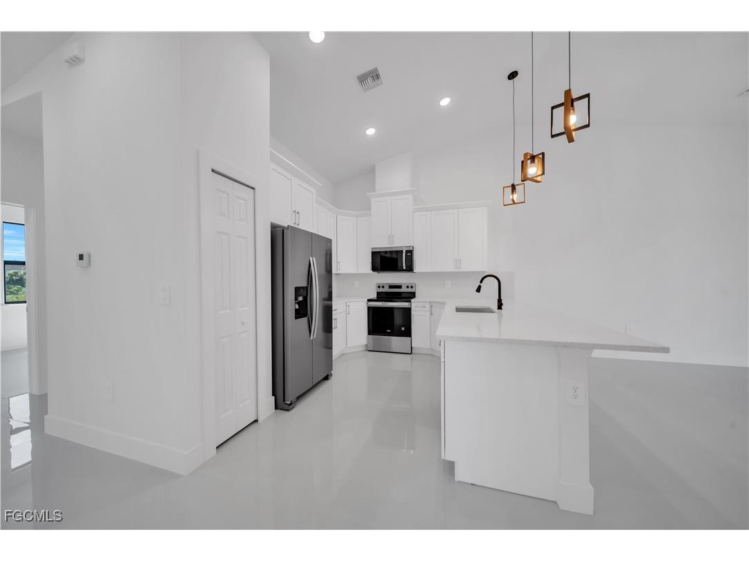 1112 Eisenhower Boulevard Lehigh Acres FL 33974 2025021083 image20