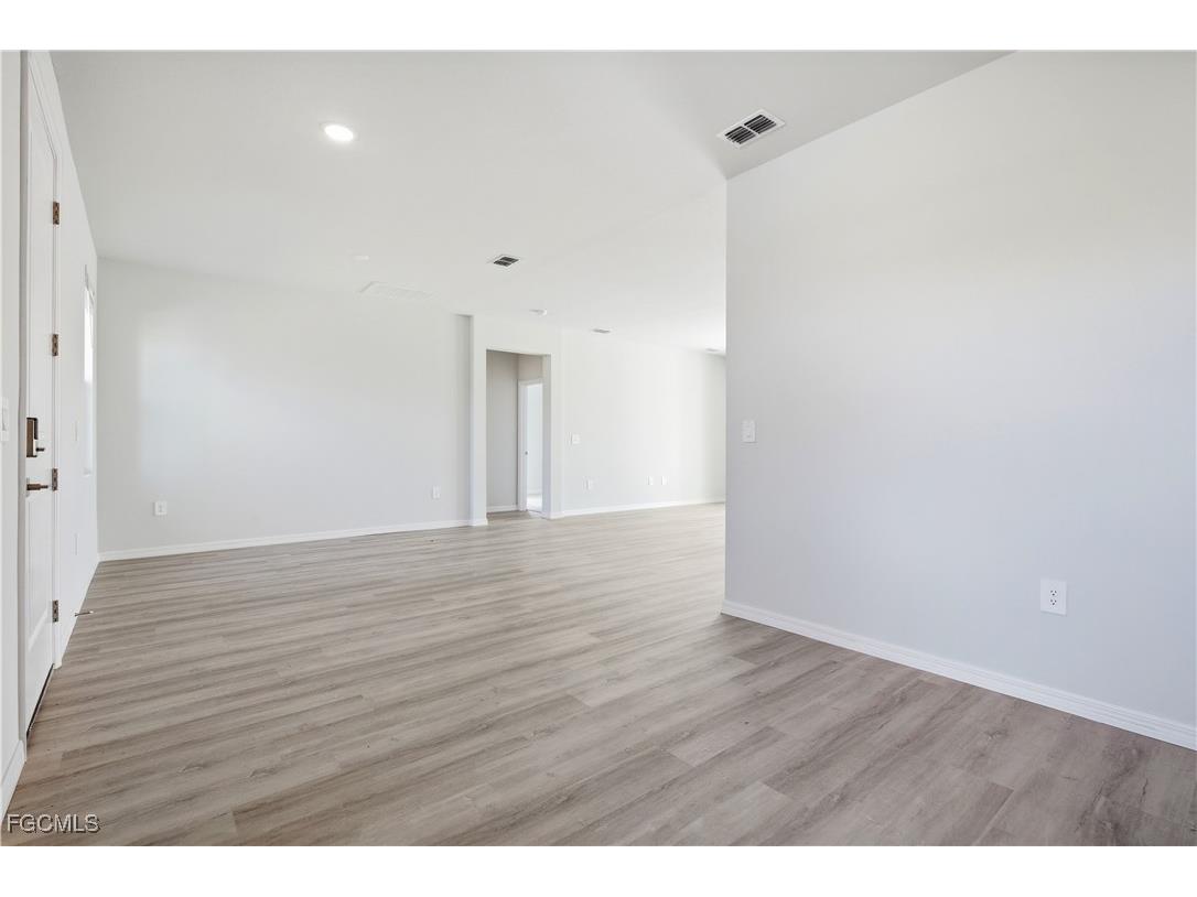 1112 NE 19th Street Cape Coral FL 33909 2025017885 image12