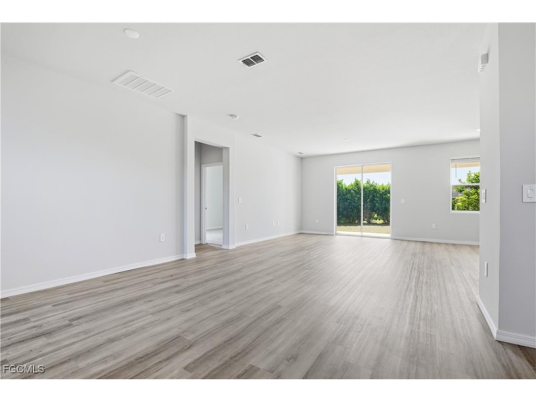 1112 NE 19th Street Cape Coral FL 33909 2025017885 image13