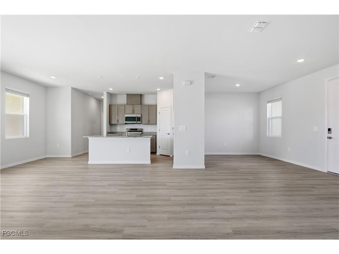 1112 NE 19th Street Cape Coral FL 33909 2025017885 image4