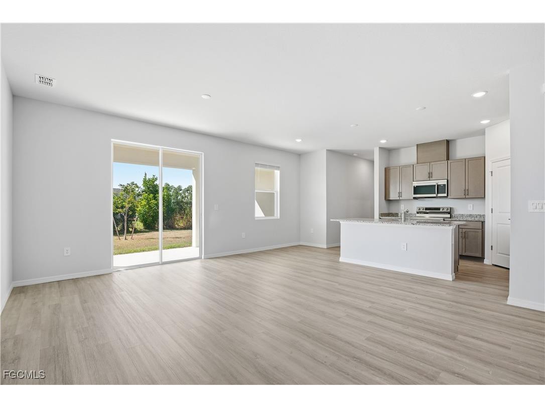 1112 NE 19th Street Cape Coral FL 33909 2025017885 image5