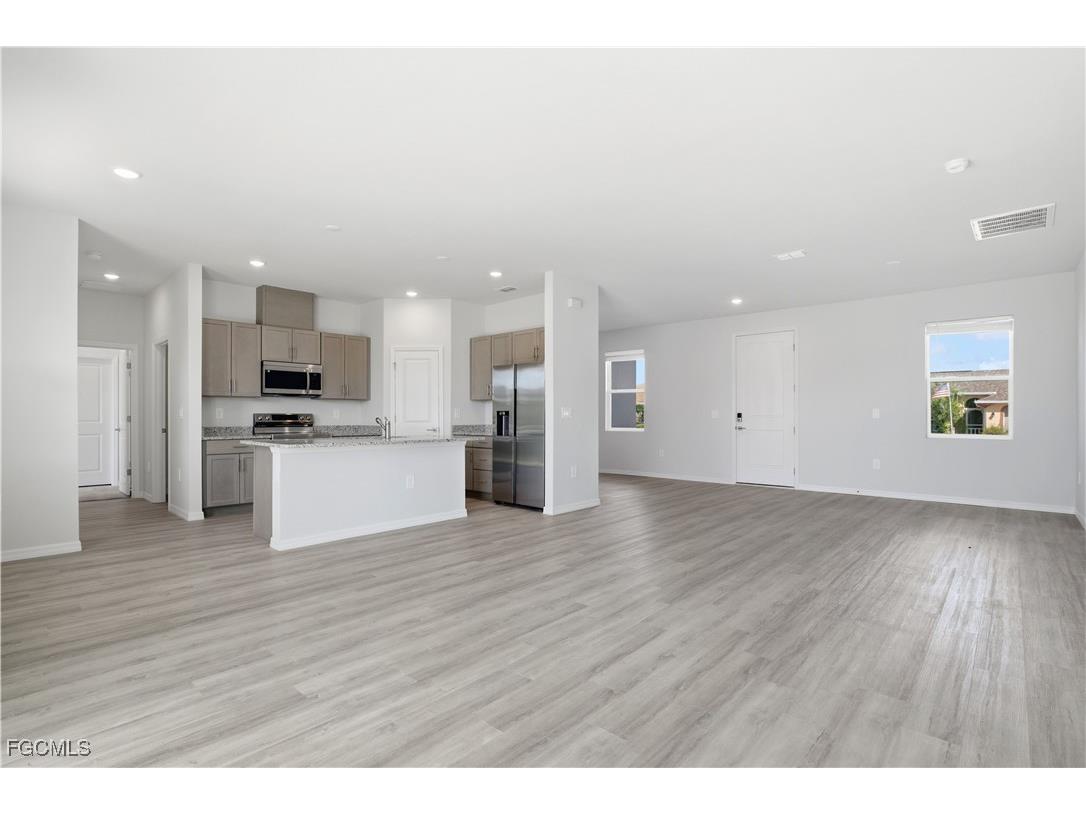 1112 NE 19th Street Cape Coral FL 33909 2025017885 image6