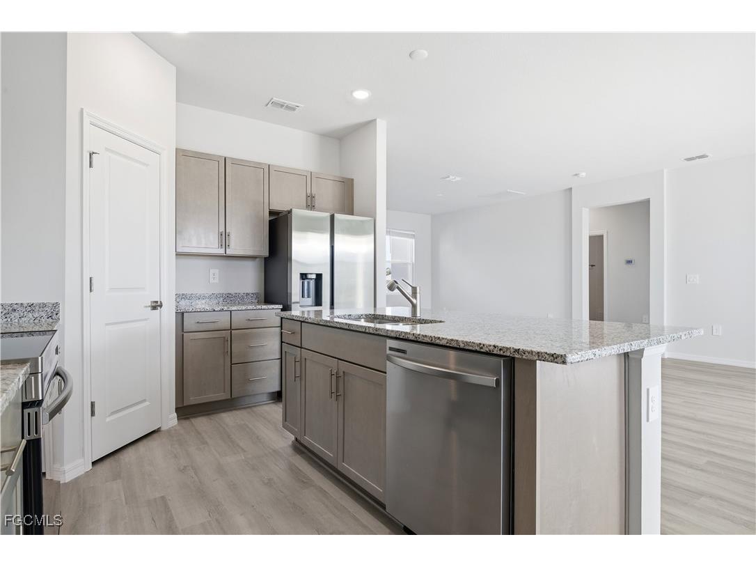 1112 NE 19th Street Cape Coral FL 33909 2025017885 image9