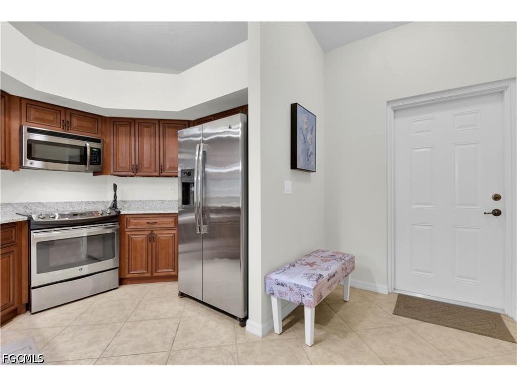 1113 Winding Pines Circle #204 Cape Coral FL 33909 2026015395 image2