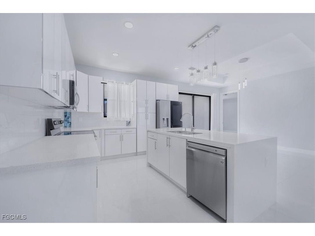 1114 NE 7th Avenue Cape Coral FL 33909 2026004070 image10