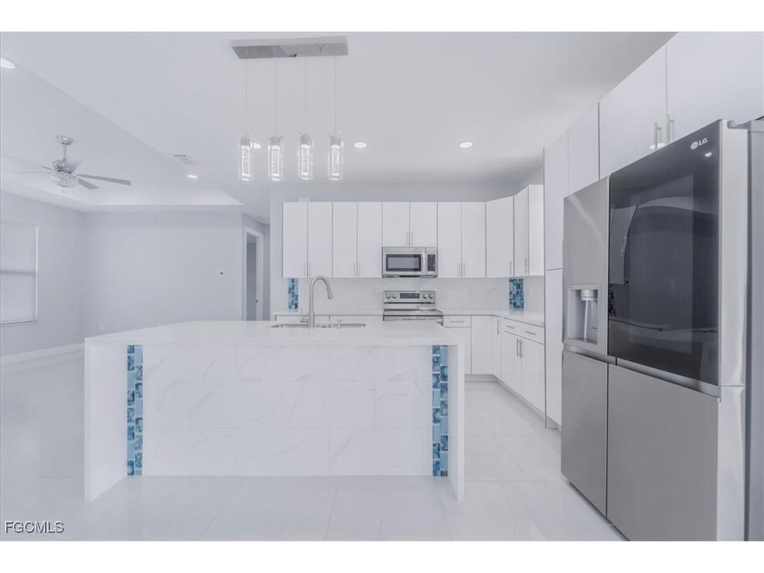 1114 NE 7th Avenue Cape Coral FL 33909 2026004070 image7