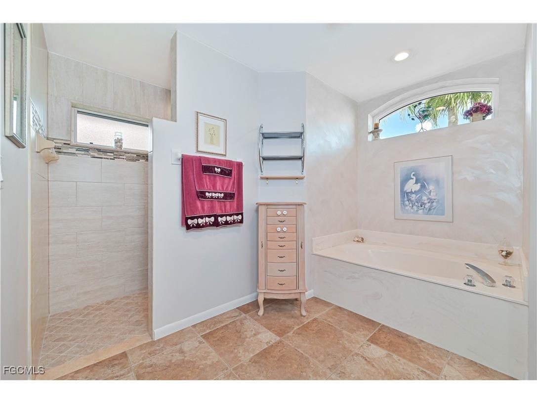 1114 SE 21st Terrace Cape Coral FL 33990 2025016605 image33