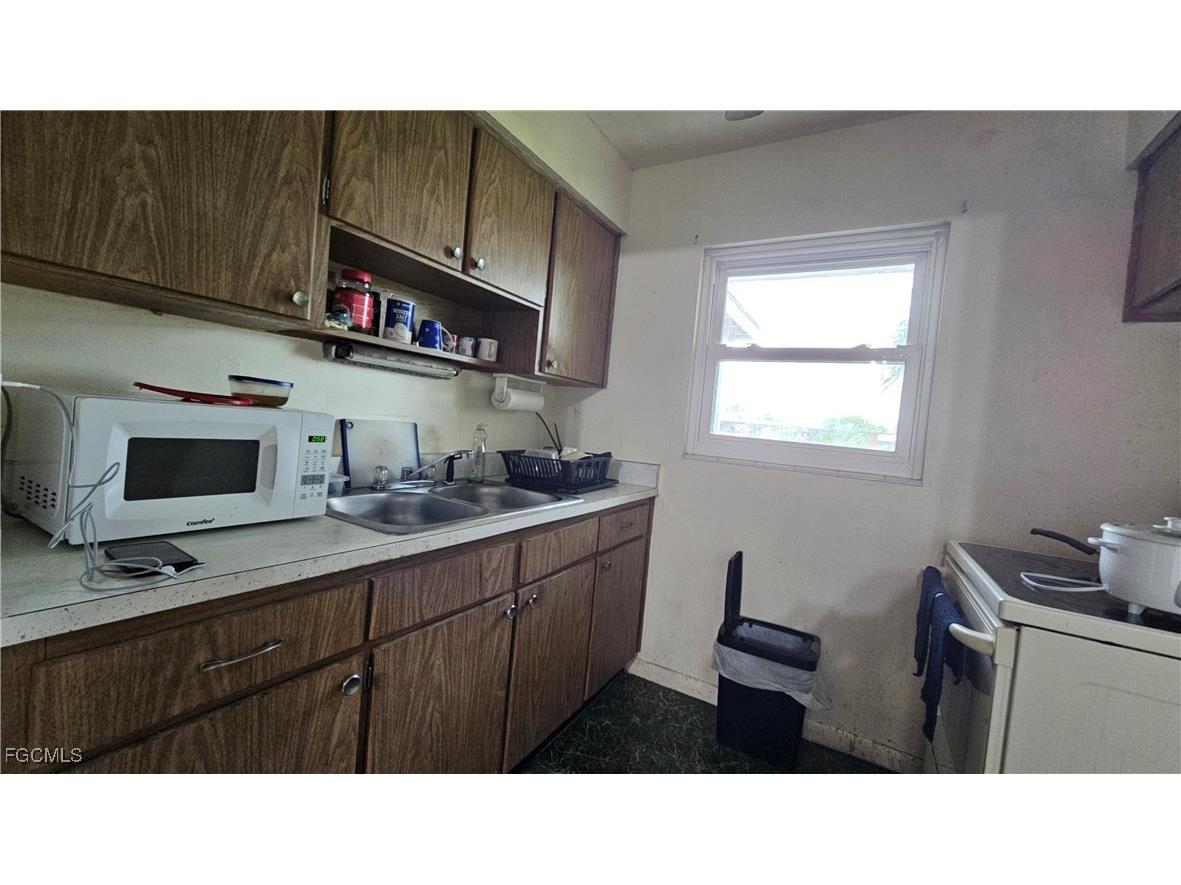 1116 Broad Street N Lehigh Acres FL 33936 2025006904 image7