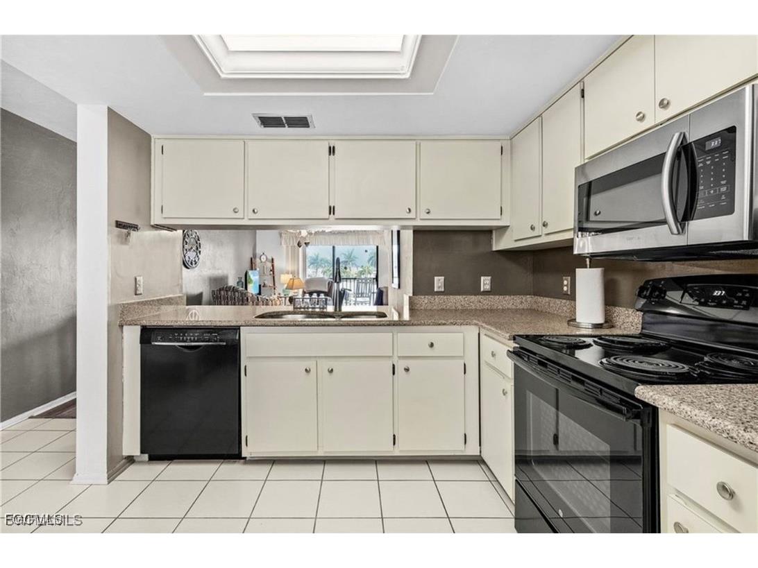 11170 Caravel Circle #210 Fort Myers FL 33908 2025015191 image3