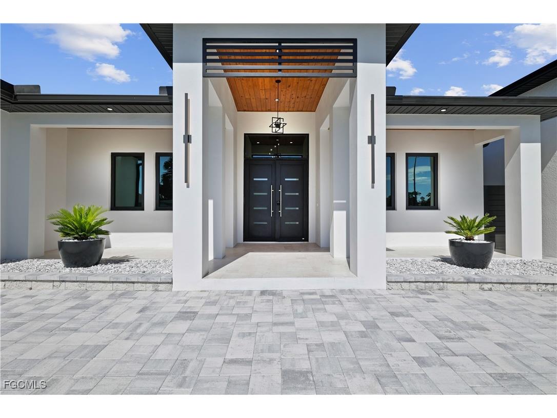 1118 Del Prado Boulevard N Cape Coral FL 33909 2025019447 image5