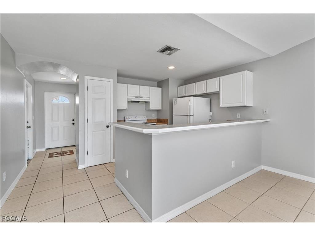 1118 Diplomat Parkway E Cape Coral FL 33909 2026012943 image3