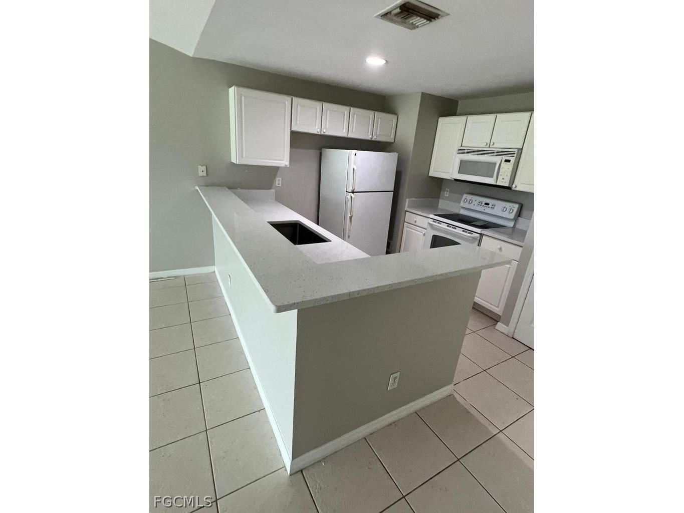 1118 Diplomat Parkway E Cape Coral FL 33909 2026012943 image6