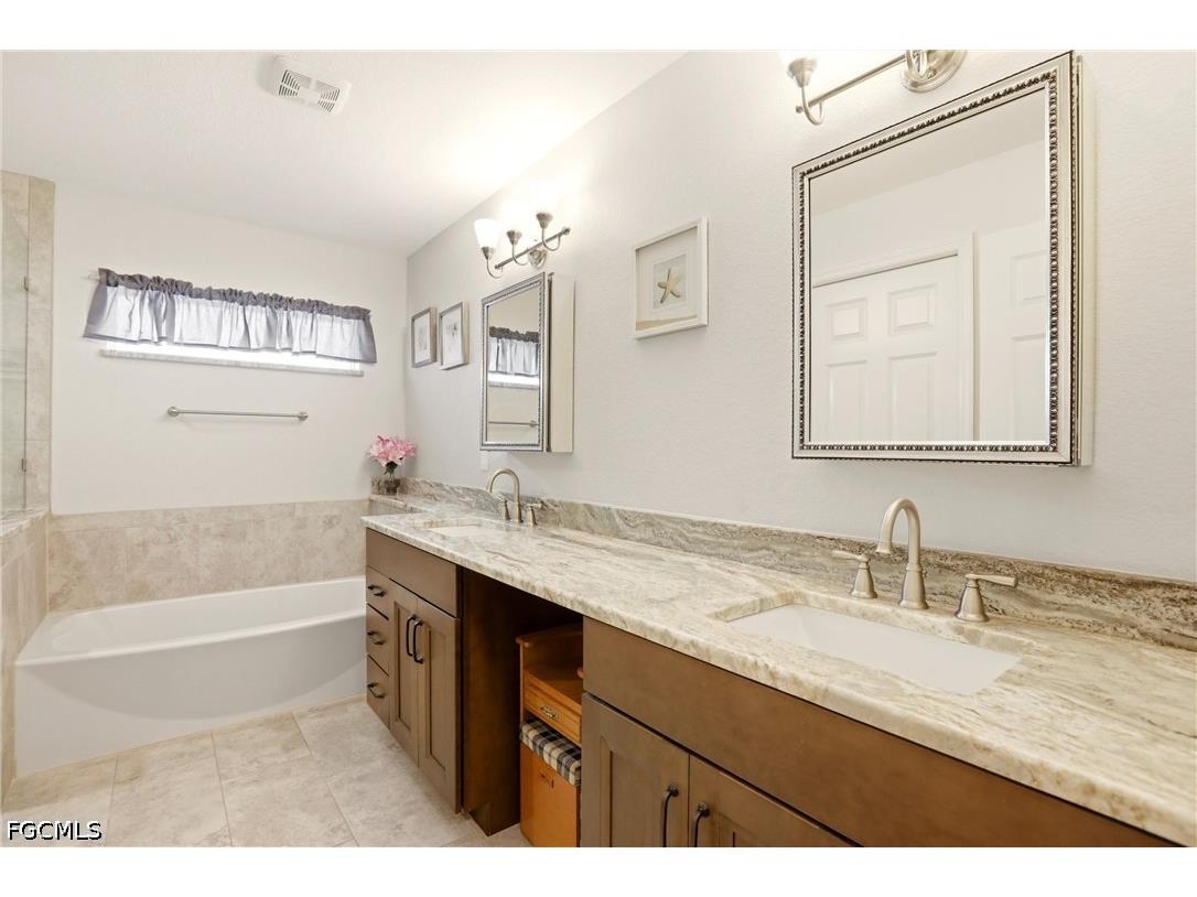 1119 SE 28th Terrace Cape Coral FL 33904 2026016411 image25