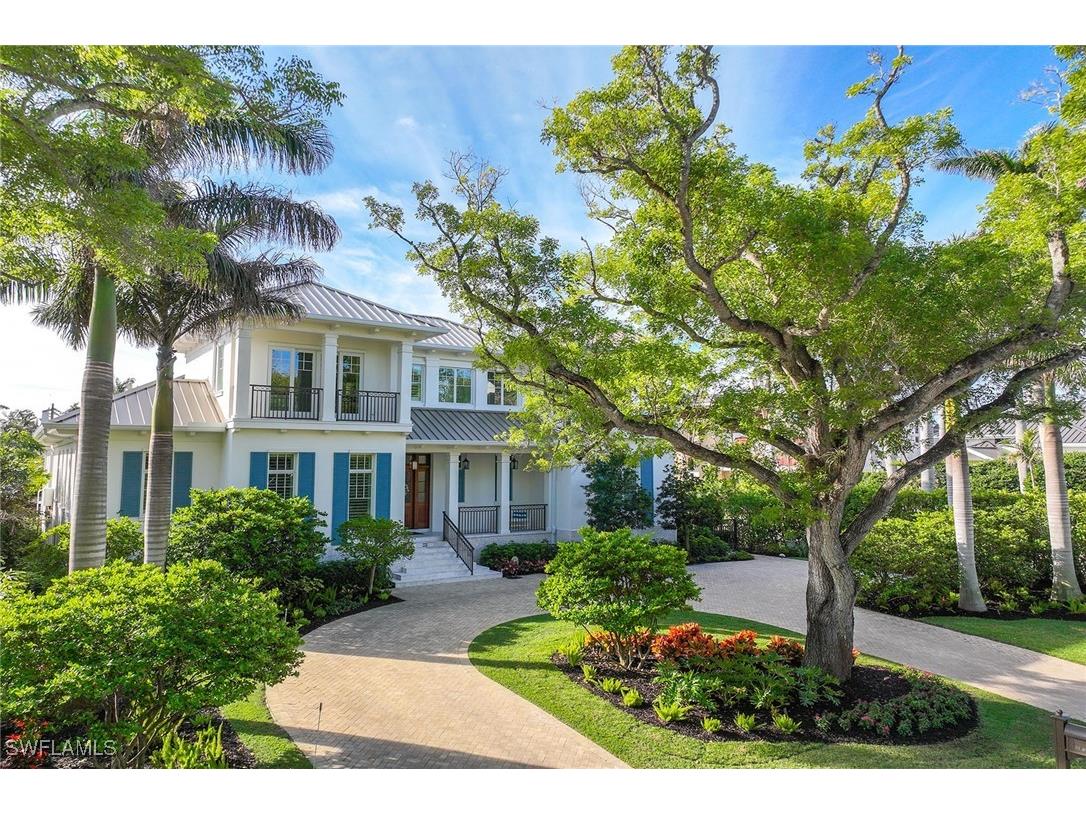 112 1st Avenue N Naples FL 34102 225010643 image1