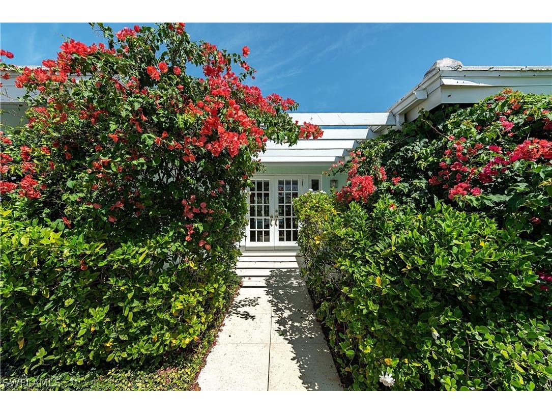 112 Cypress Point Drive Naples FL 34105 224032036 image1