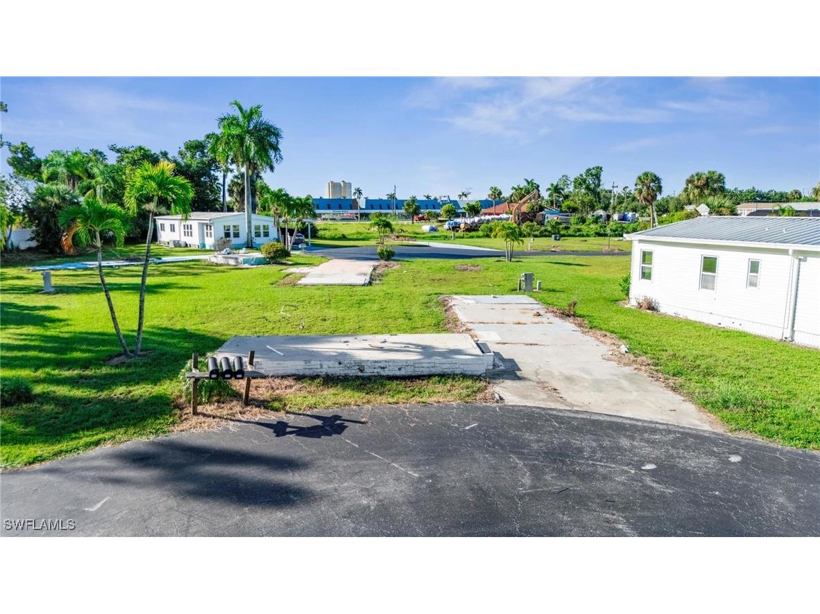 112 Maple Lane Fort Myers FL 33908 224078849 image1