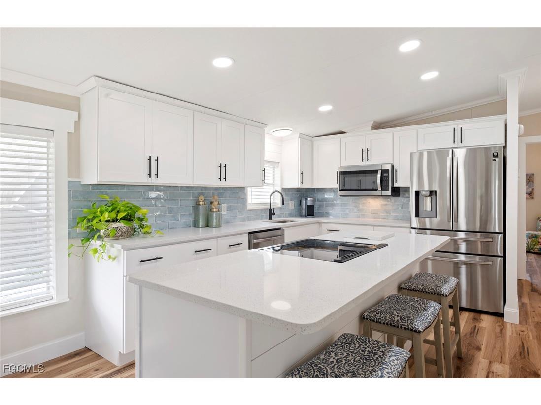 112 Poinsettia Drive Fort Myers FL 33905 2025024401 image1