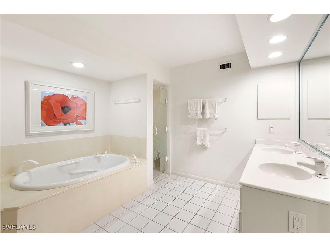 112 Wilderness Drive #123 Naples FL 34105 225077611 image17