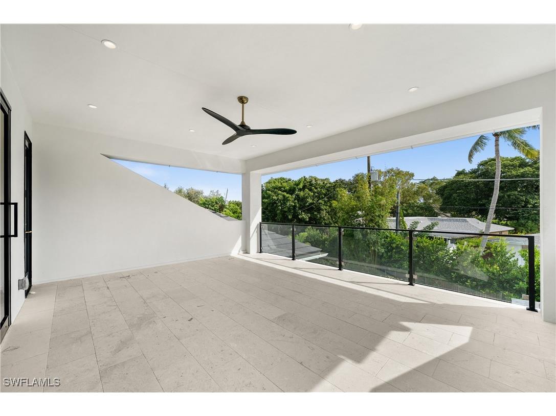 1120 10th Avenue N Naples FL 34102 224101968 image21