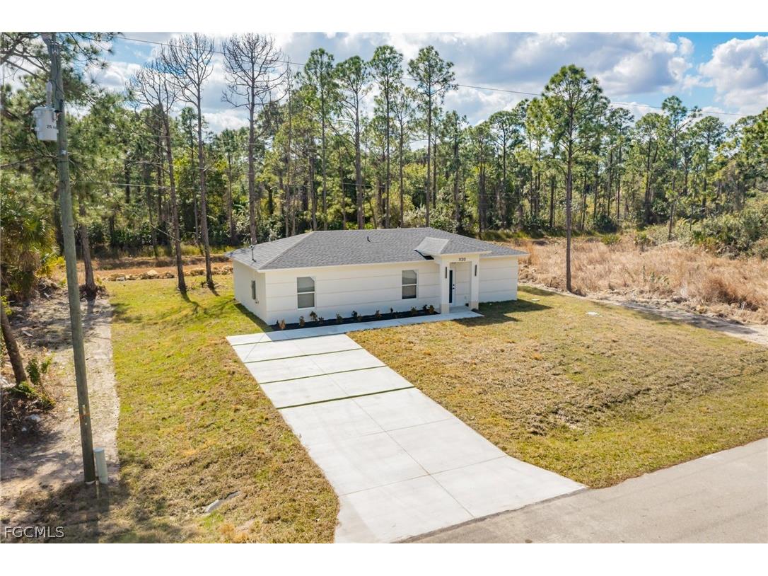 1120 Ravenswood Street E Lehigh Acres FL 33974 2026007700 image4
