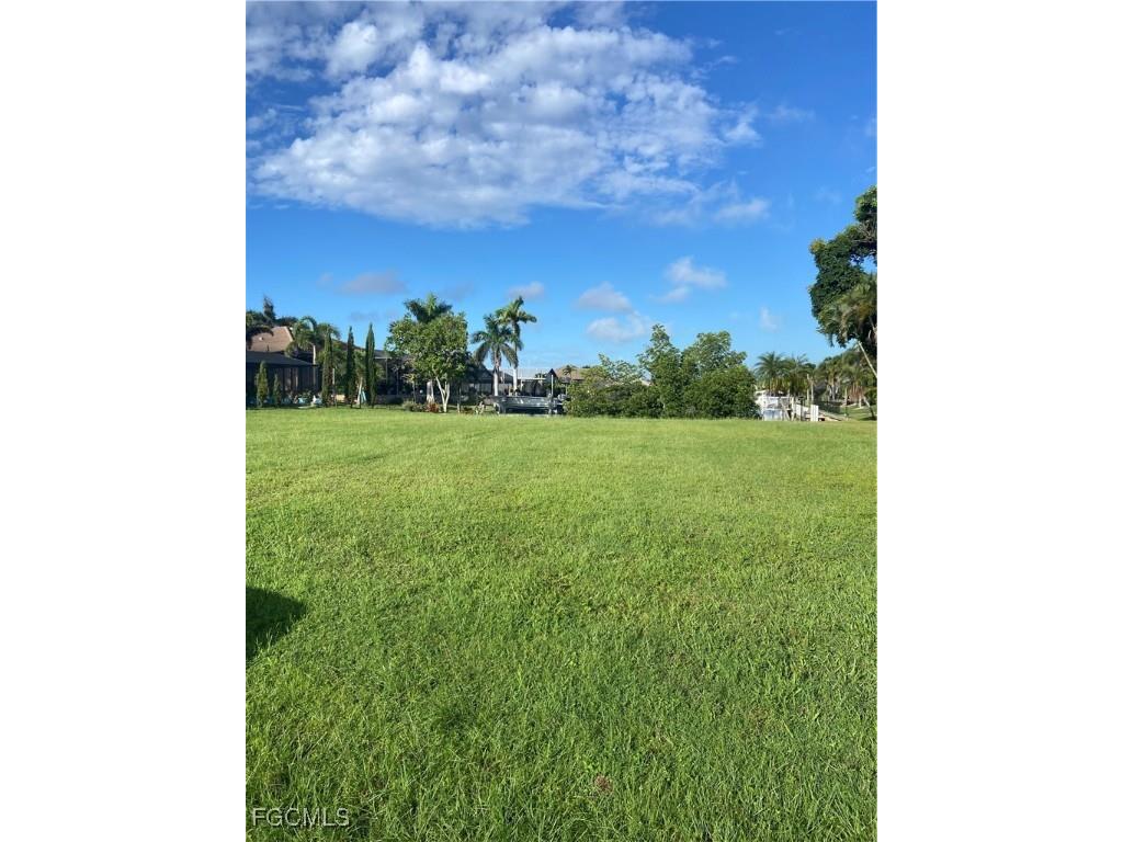 1121 Coronado Drive Punta Gorda FL 33950 2025014165 image2