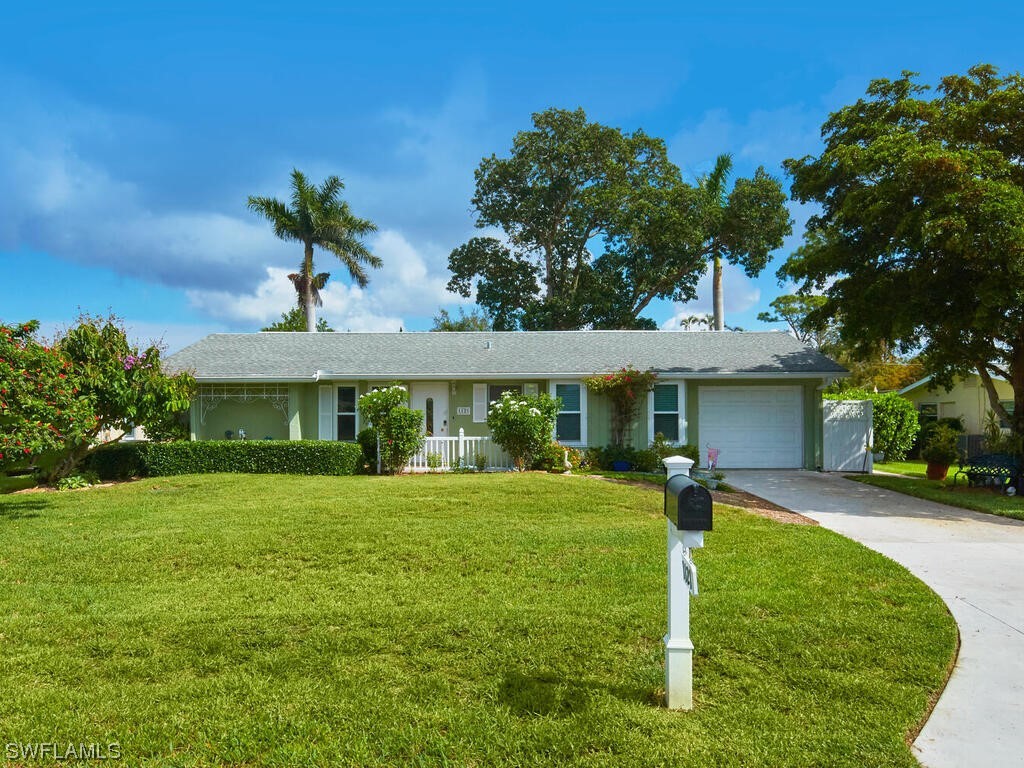 1121 Illinois Drive Naples FL 34103 223062861 image1