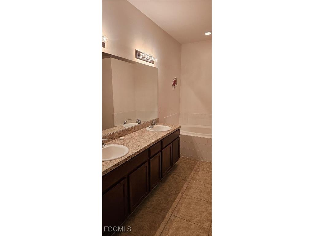 1121 SW 25th Street Cape Coral FL 33914 2025002611 image11