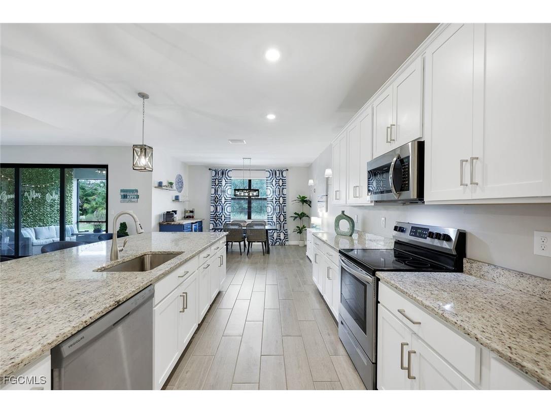 11212 Canopy Loop Fort Myers FL 33913 2025022775 image4