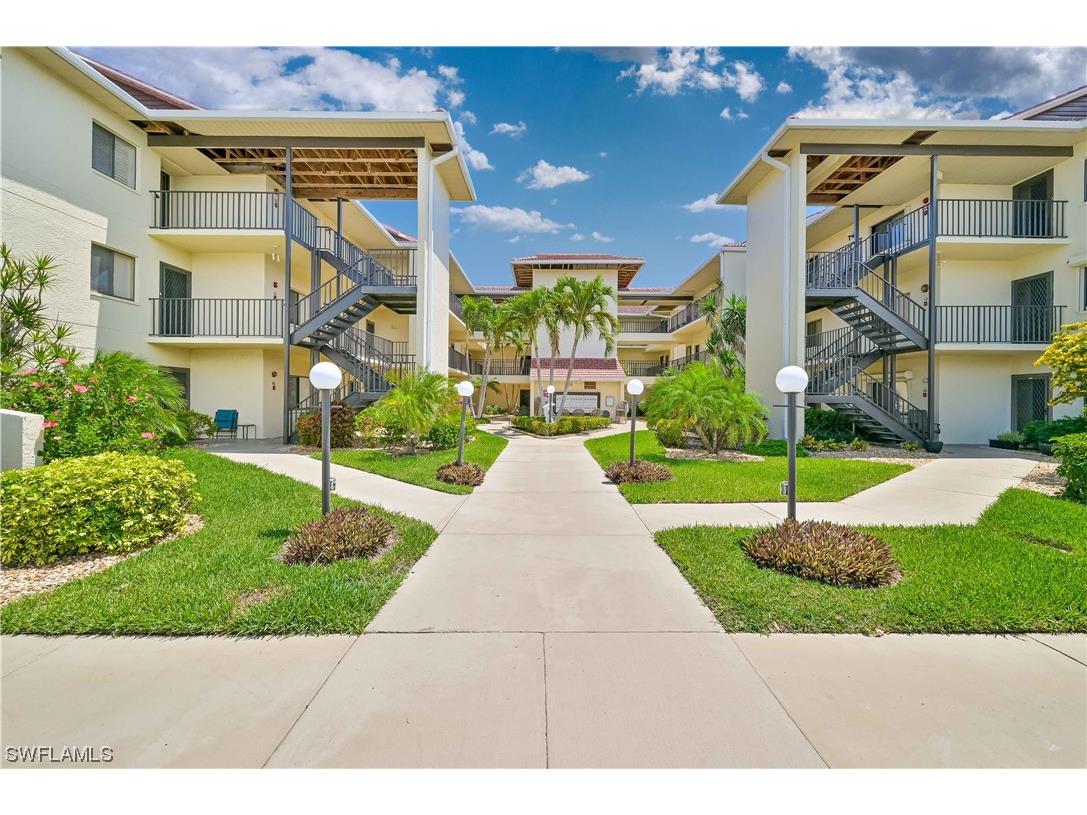 11220 Caravel Circle #106 Fort Myers FL 33908 223034009 image1