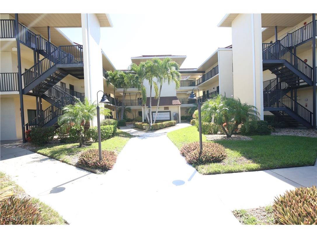 11220 Caravel Circle #203 Fort Myers FL 33908 2025023443 image2