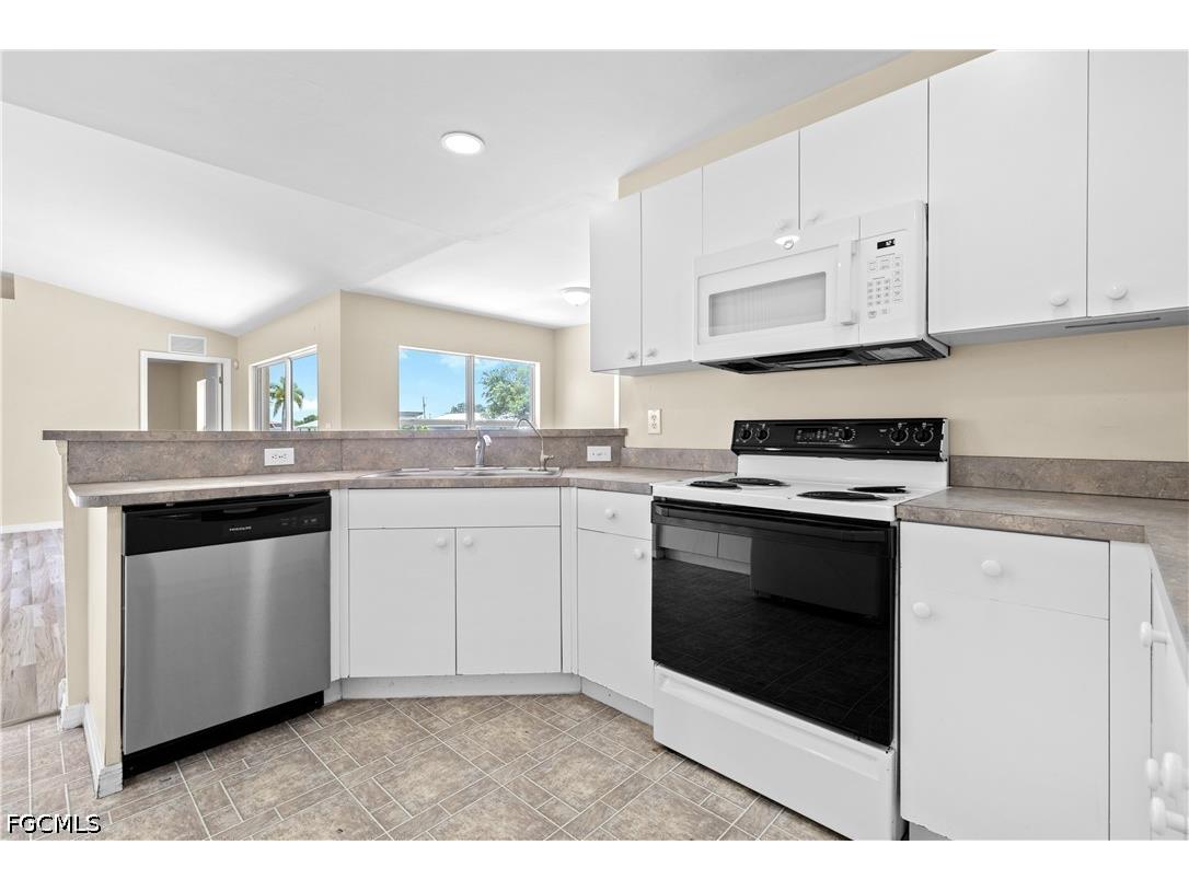 1124 Diplomat Parkway W Cape Coral FL 33993 2026027141 image14