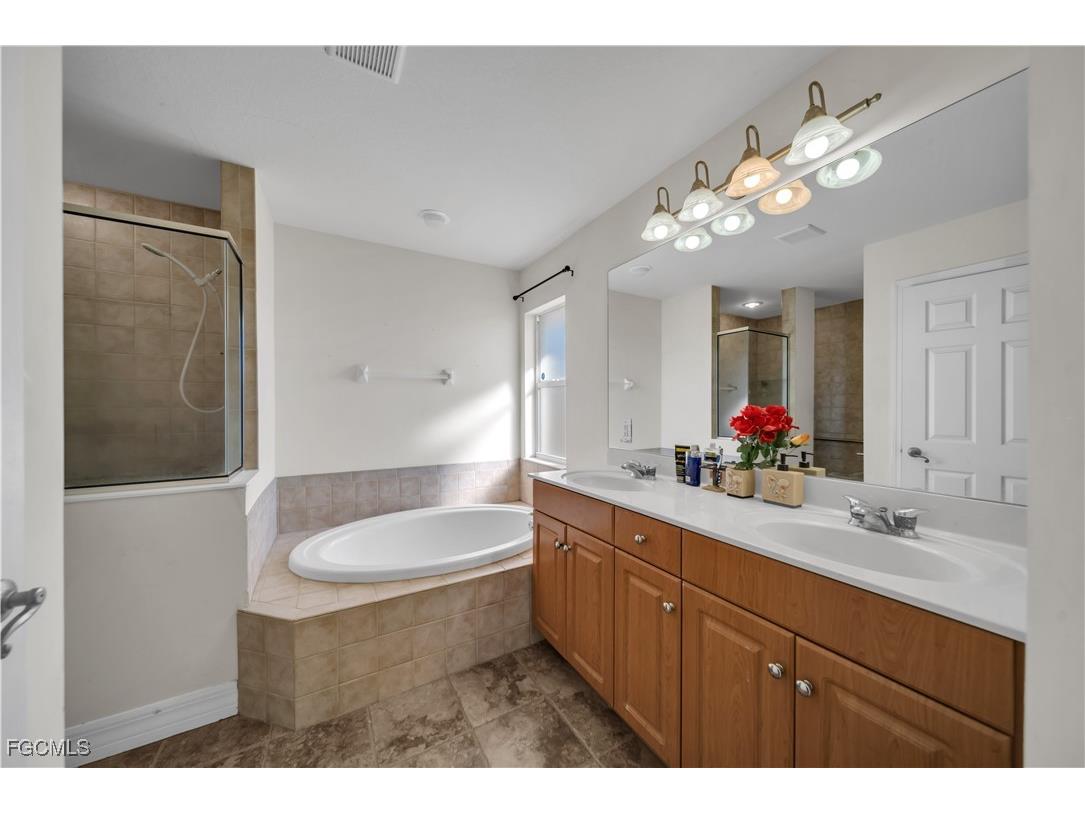 1124 NE 15th Street Cape Coral FL 33909 2025021367 image22