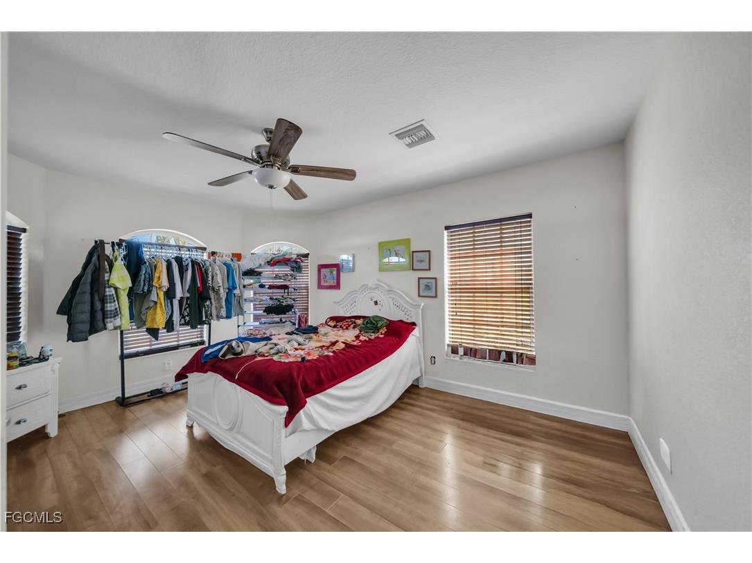 1124 NE 15th Street Cape Coral FL 33909 2025021367 image26
