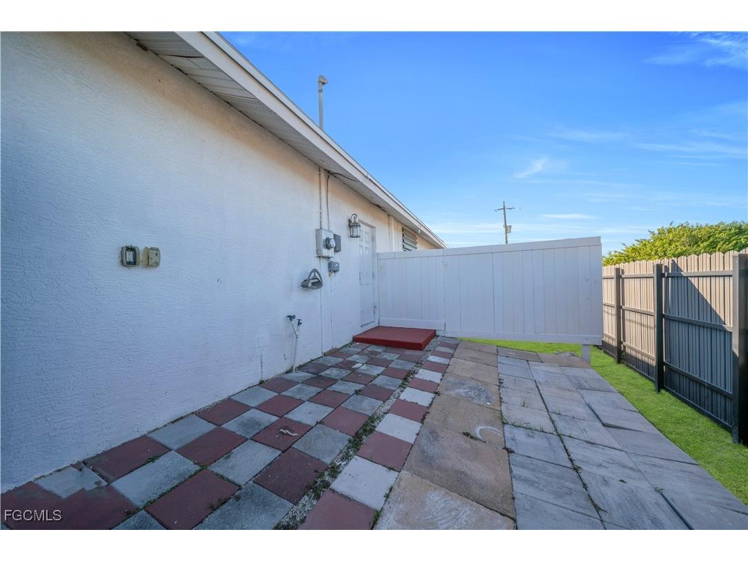 1124 NE 15th Street Cape Coral FL 33909 2025021367 image34