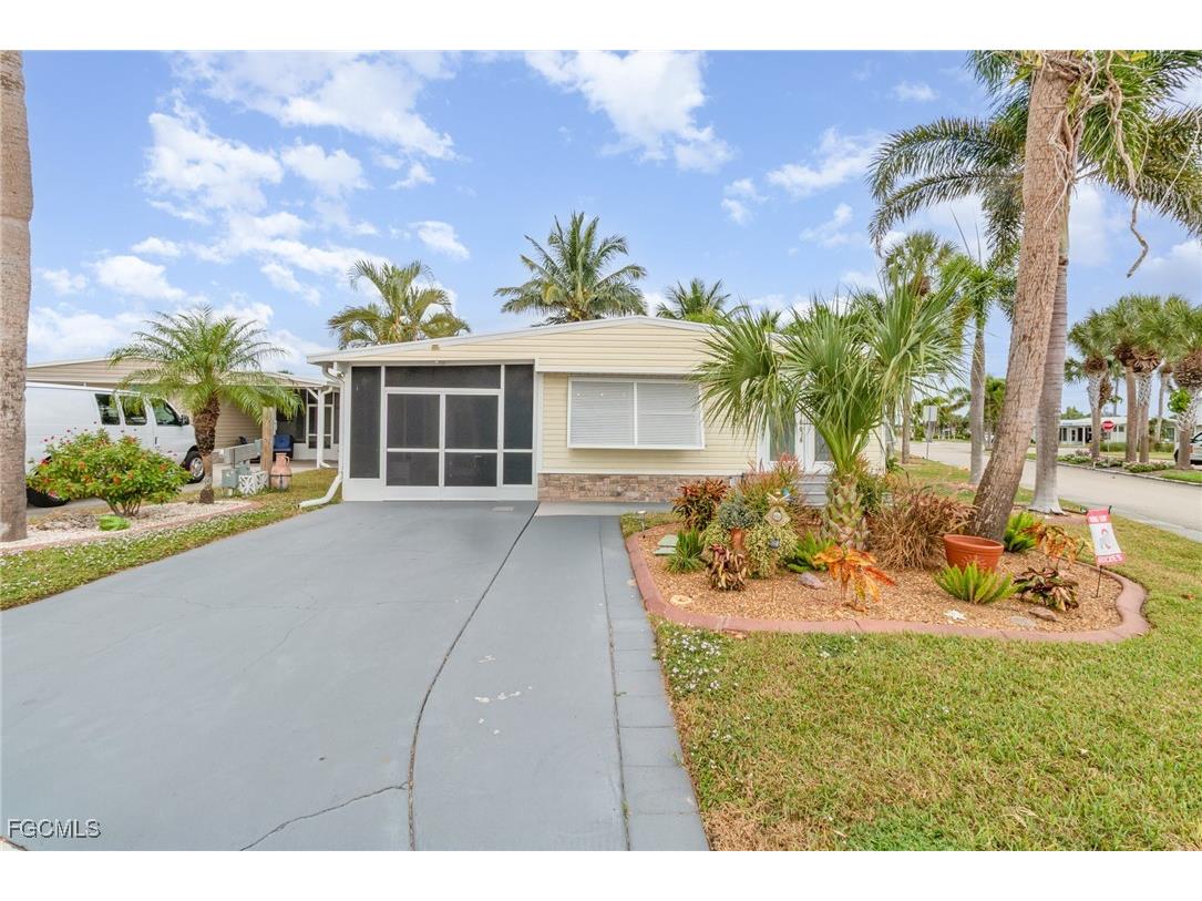 11240 Azalea Lane Fort Myers Beach FL 33931 2025020049 image1