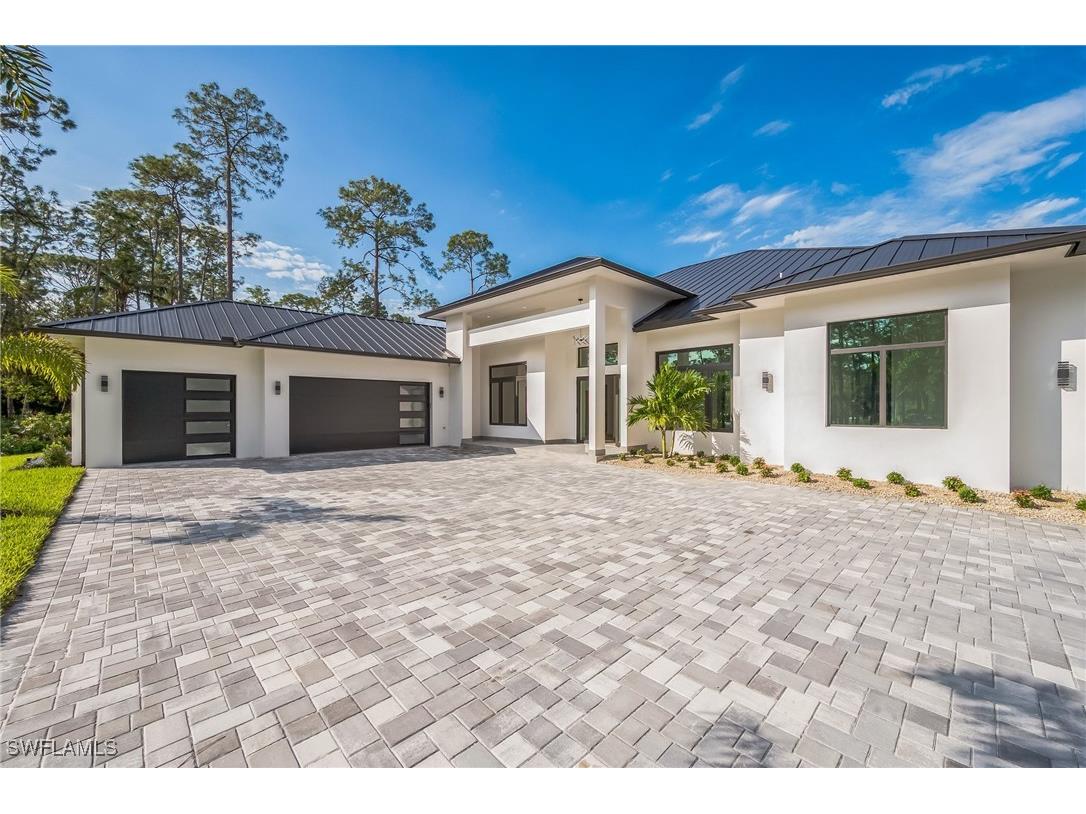 1125 Oakes Boulevard Naples FL 34119 224089330 image1