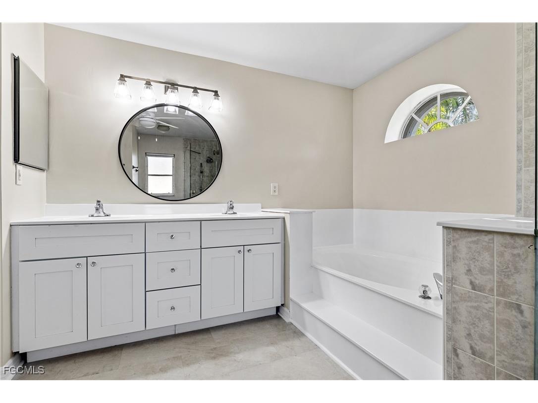 1125 SW 52nd Street Cape Coral FL 33914 2025020797 image32