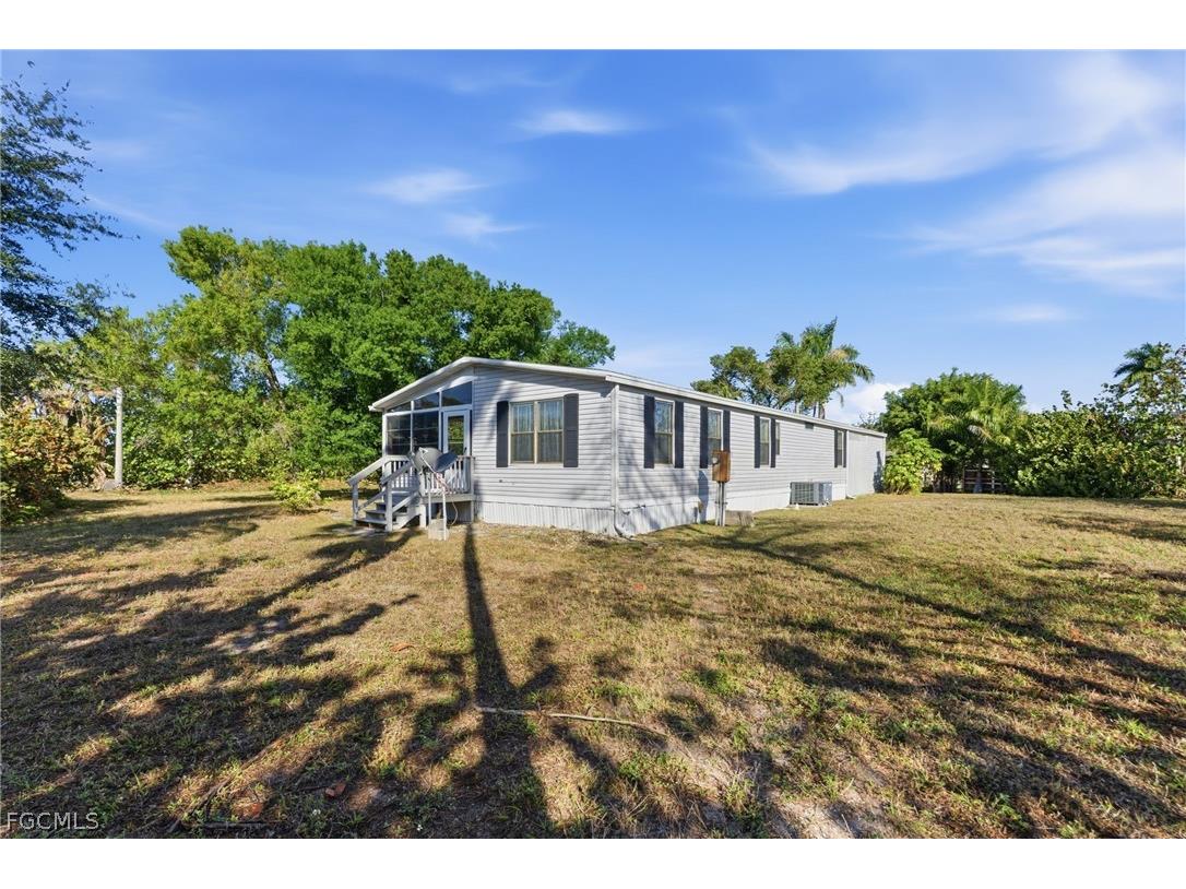 11250 Stringfellow Road Bokeelia FL 33922 2026010926 image1