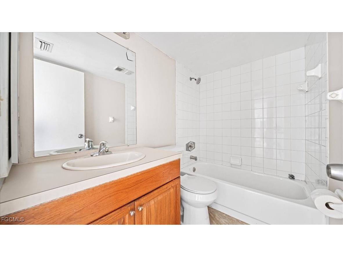 1126 SE 8th Street Cape Coral FL 33990 2025021340 image19