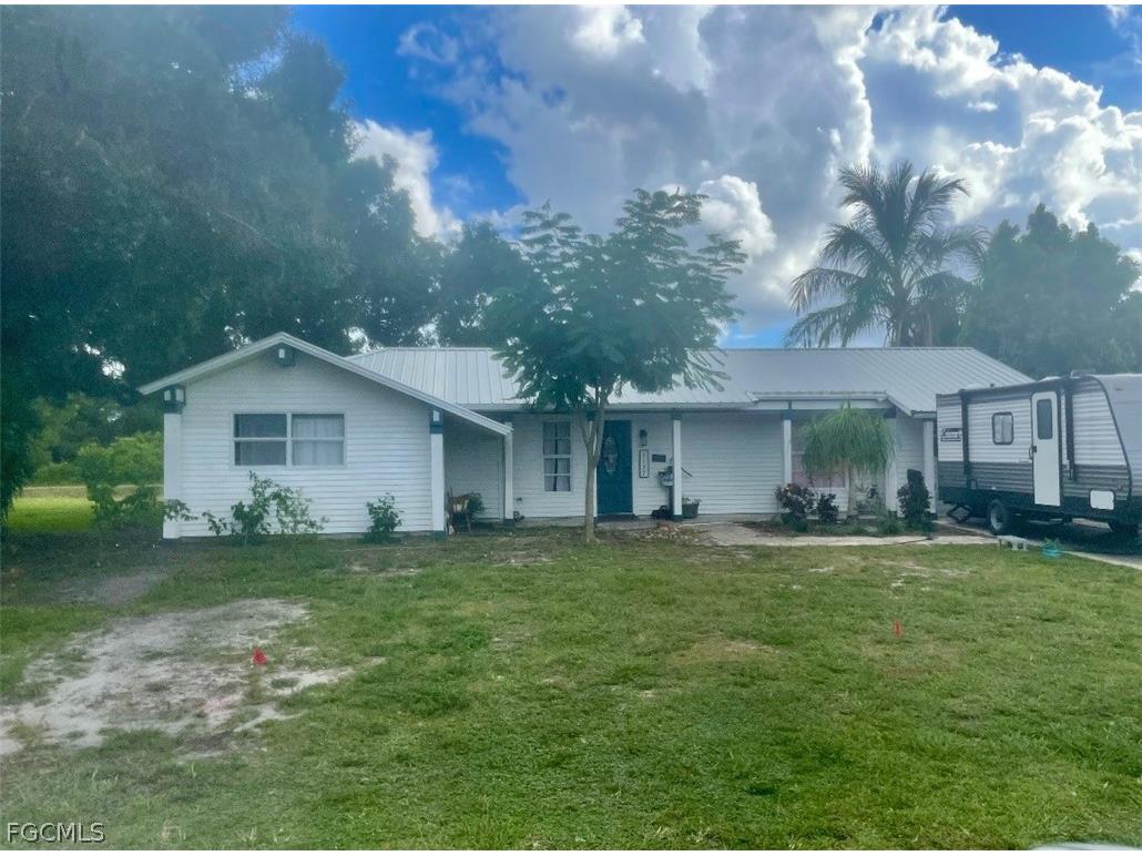 1127 Gifford Avenue S Lehigh Acres FL 33936 2026006512 image1