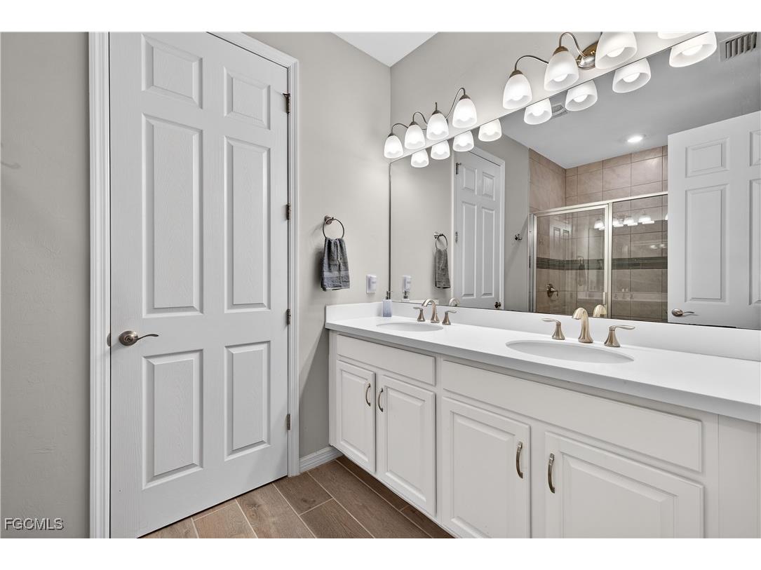 1127 S Town And River Drive Fort Myers FL 33919 2025024364 image23