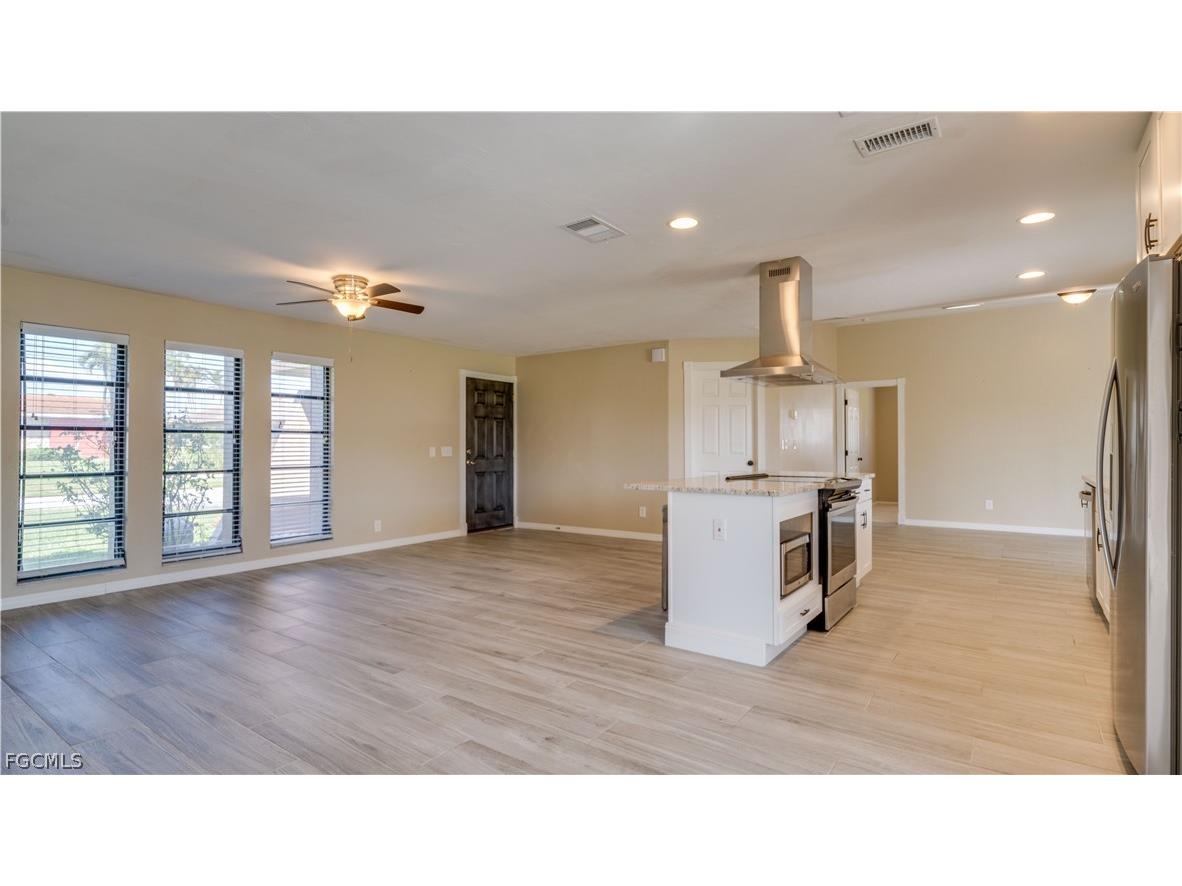 1128 SE 29th Terrace Cape Coral FL 33904 2026010963 image5