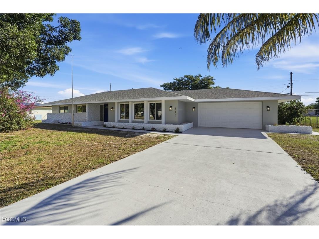 113 E Lake Drive Lehigh Acres FL 33936 2026004676 image1