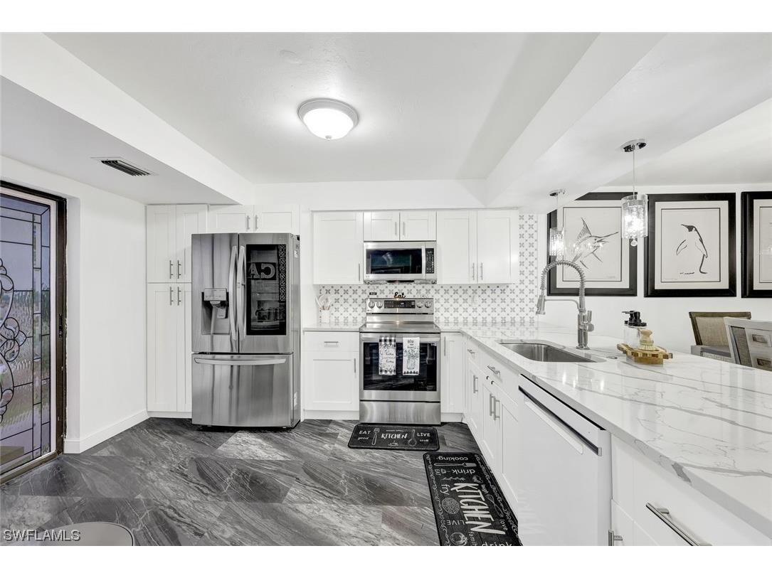 113 Pinebrook Drive Fort Myers FL 33907 224010260 image1